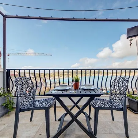 Seafront Penthouse Mellieħa