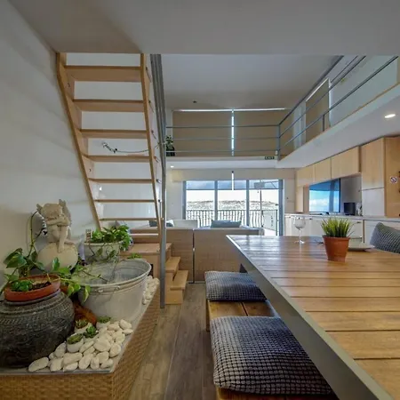 Seafront Penthouse 아파트 멜리에하
