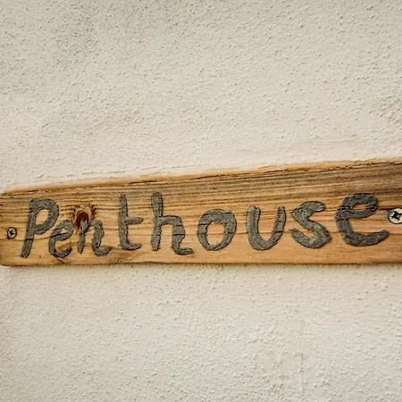 Seafront Penthouse Apartman *