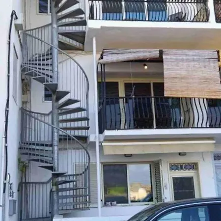 Seafront Penthouse By Homely Appartement