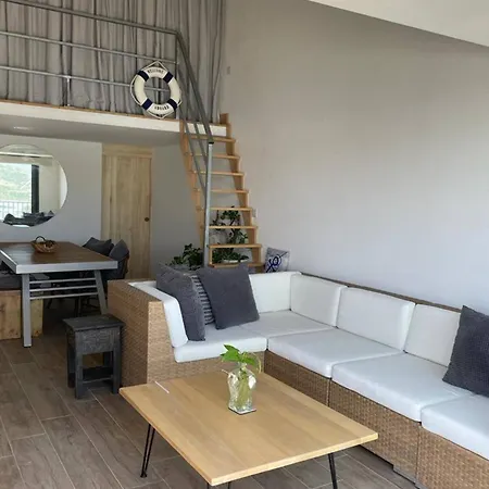 Seafront Penthouse By Homely Lejlighed Mellieħa