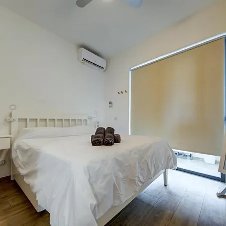 Seafront Penthouse Apartament *