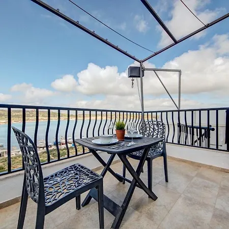 Seafront Penthouse Apartament *